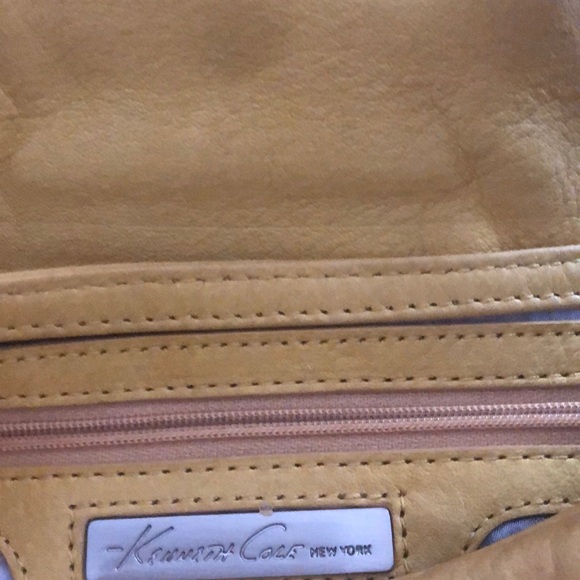Medium handbag in brand new-like condition - Picture 5 of 7